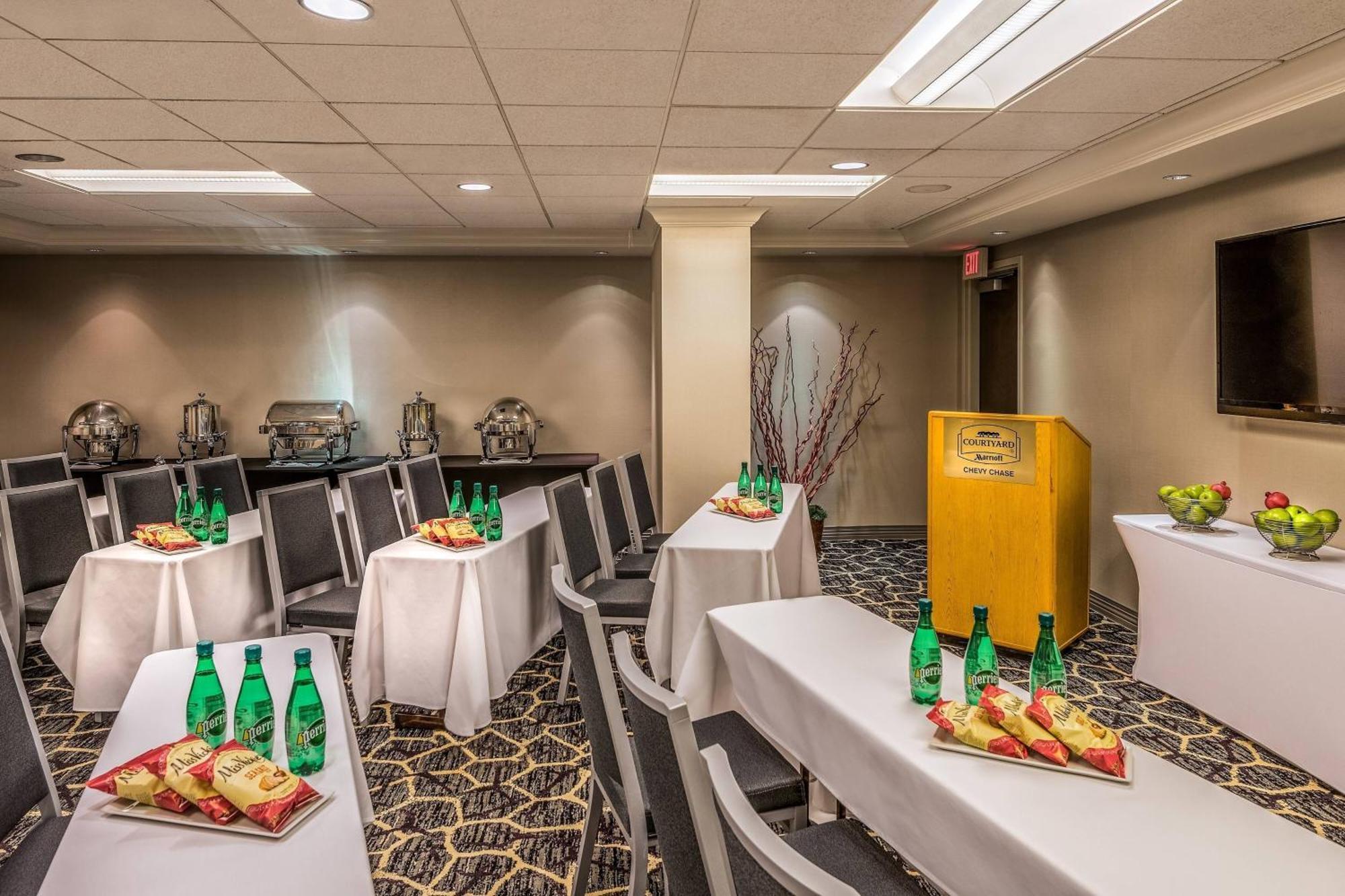 Courtyard By Marriott Bethesda Chevy Chase Hotel Bagian luar foto