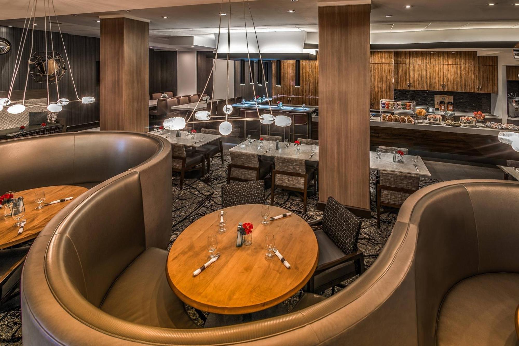 Courtyard By Marriott Bethesda Chevy Chase Hotel Bagian luar foto