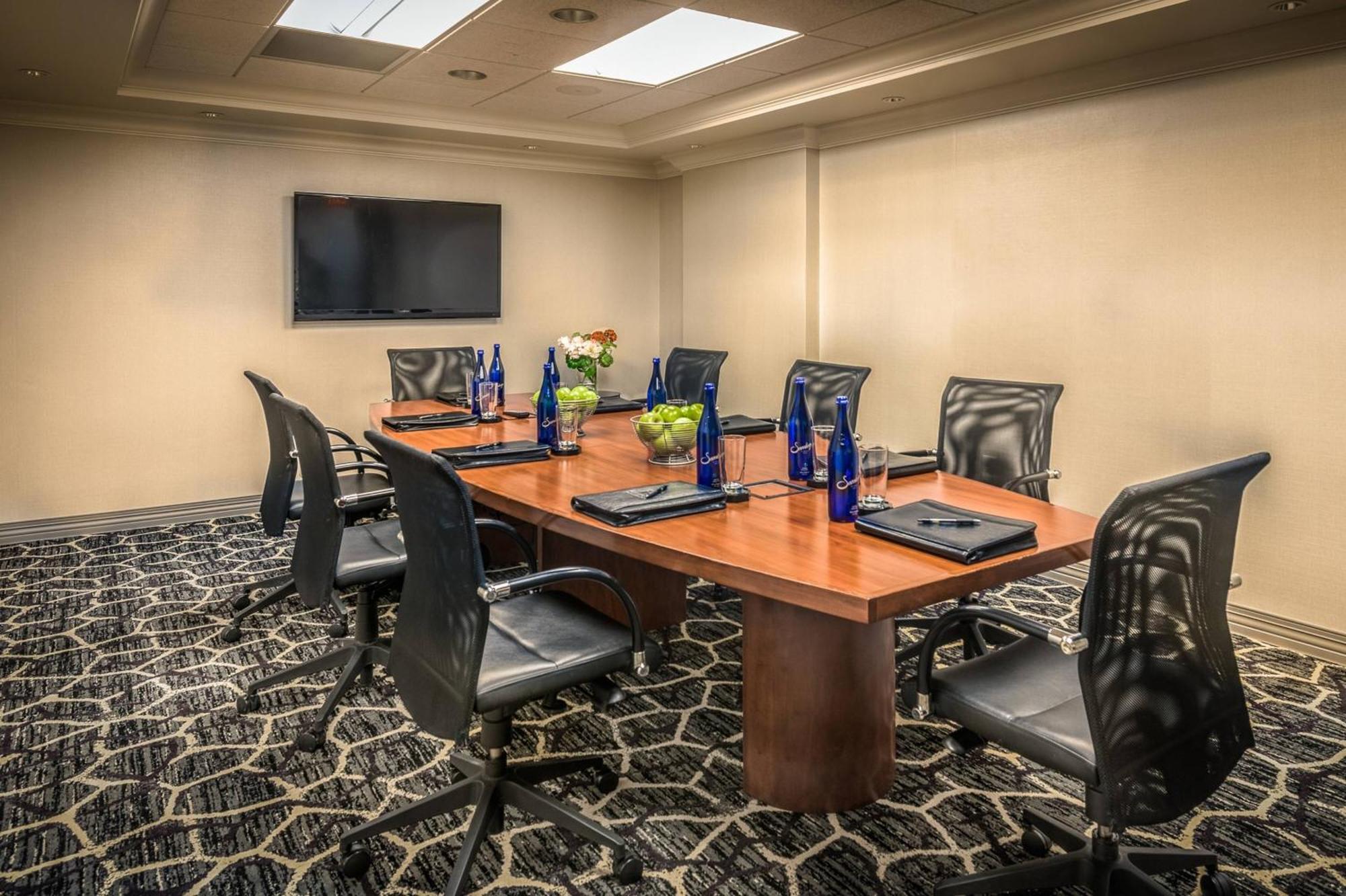 Courtyard By Marriott Bethesda Chevy Chase Hotel Bagian luar foto