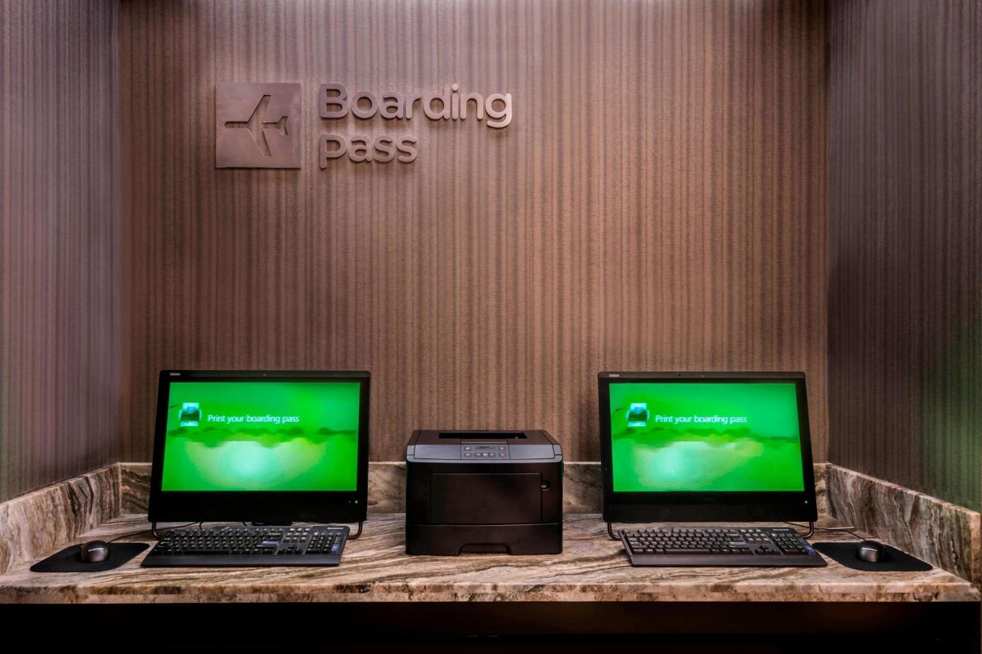 Courtyard By Marriott Bethesda Chevy Chase Hotel Bagian luar foto