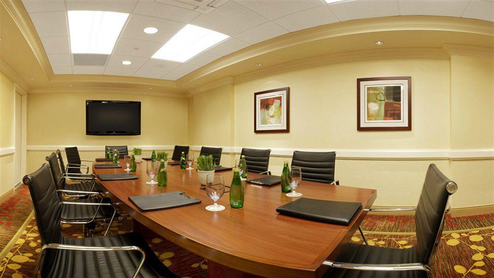 Courtyard By Marriott Bethesda Chevy Chase Hotel Bagian luar foto